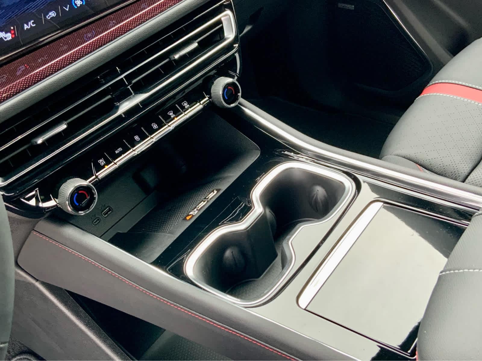 Thumbnail: 2026 Chevrolet Traverse - 48