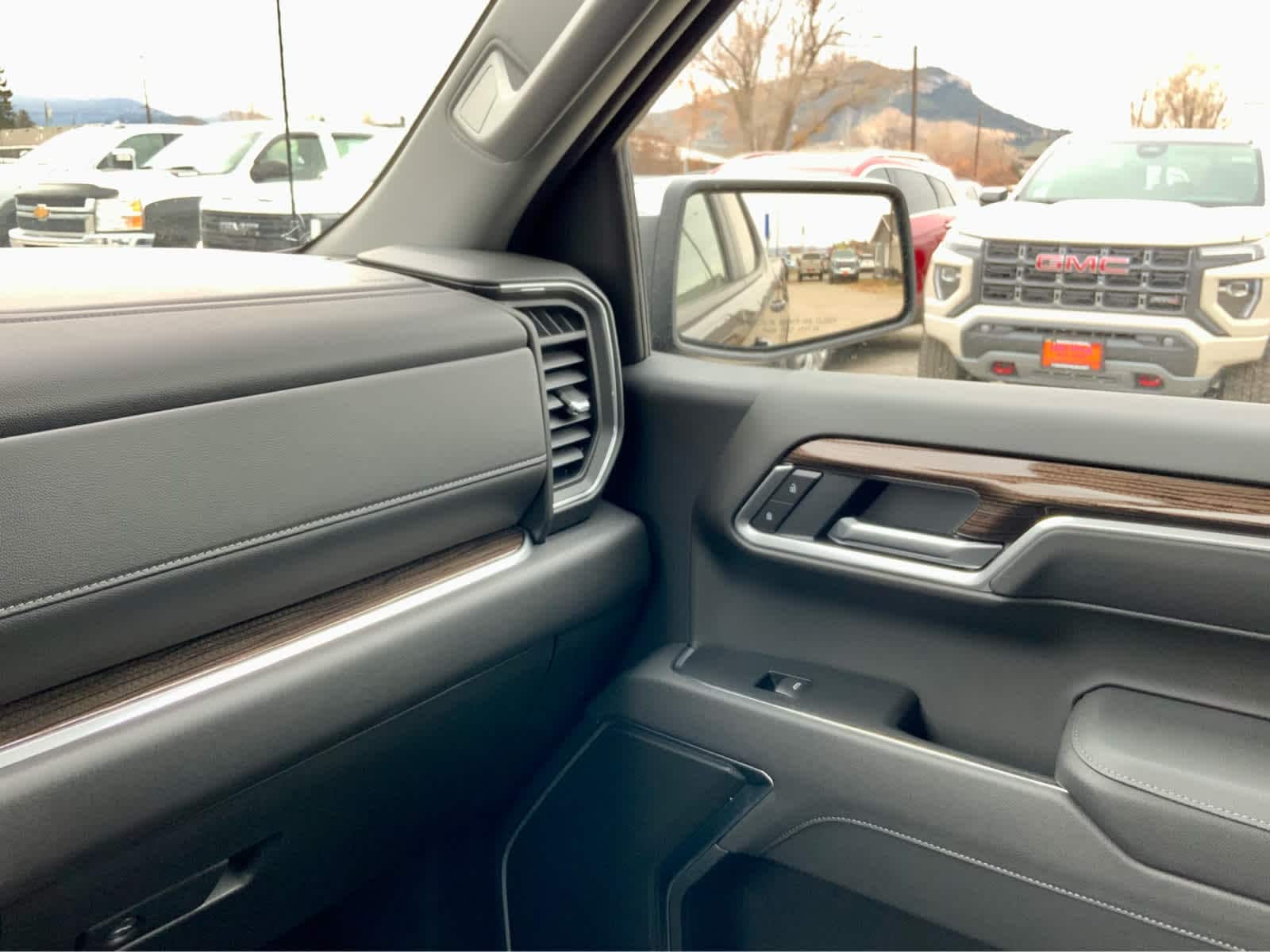 Thumbnail: 2026 Chevrolet Silverado 1500 - 40