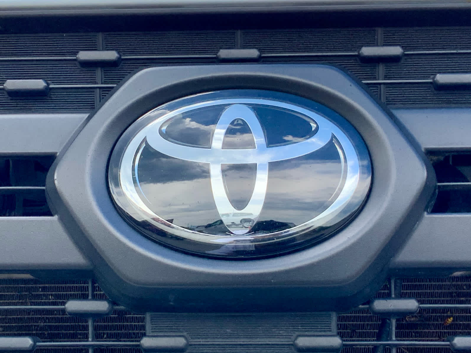 Thumbnail: 2022 Toyota RAV4 - 21