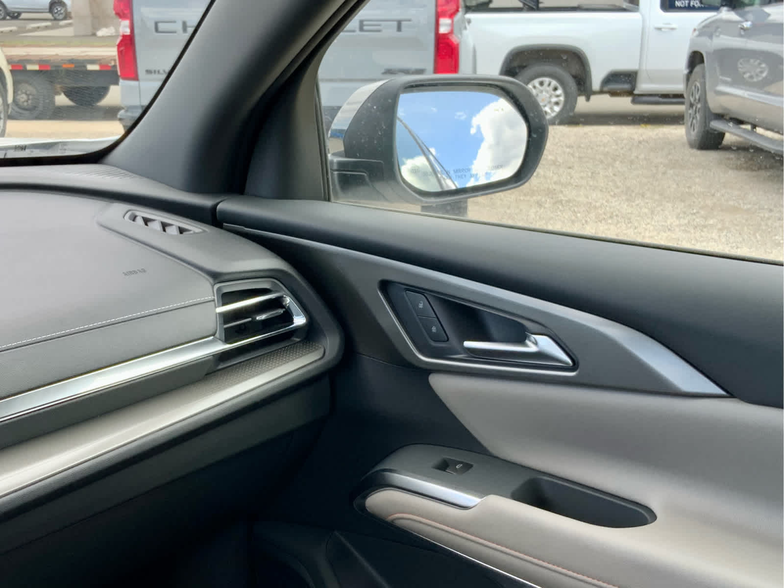 Thumbnail: 2026 Chevrolet Traverse - 38