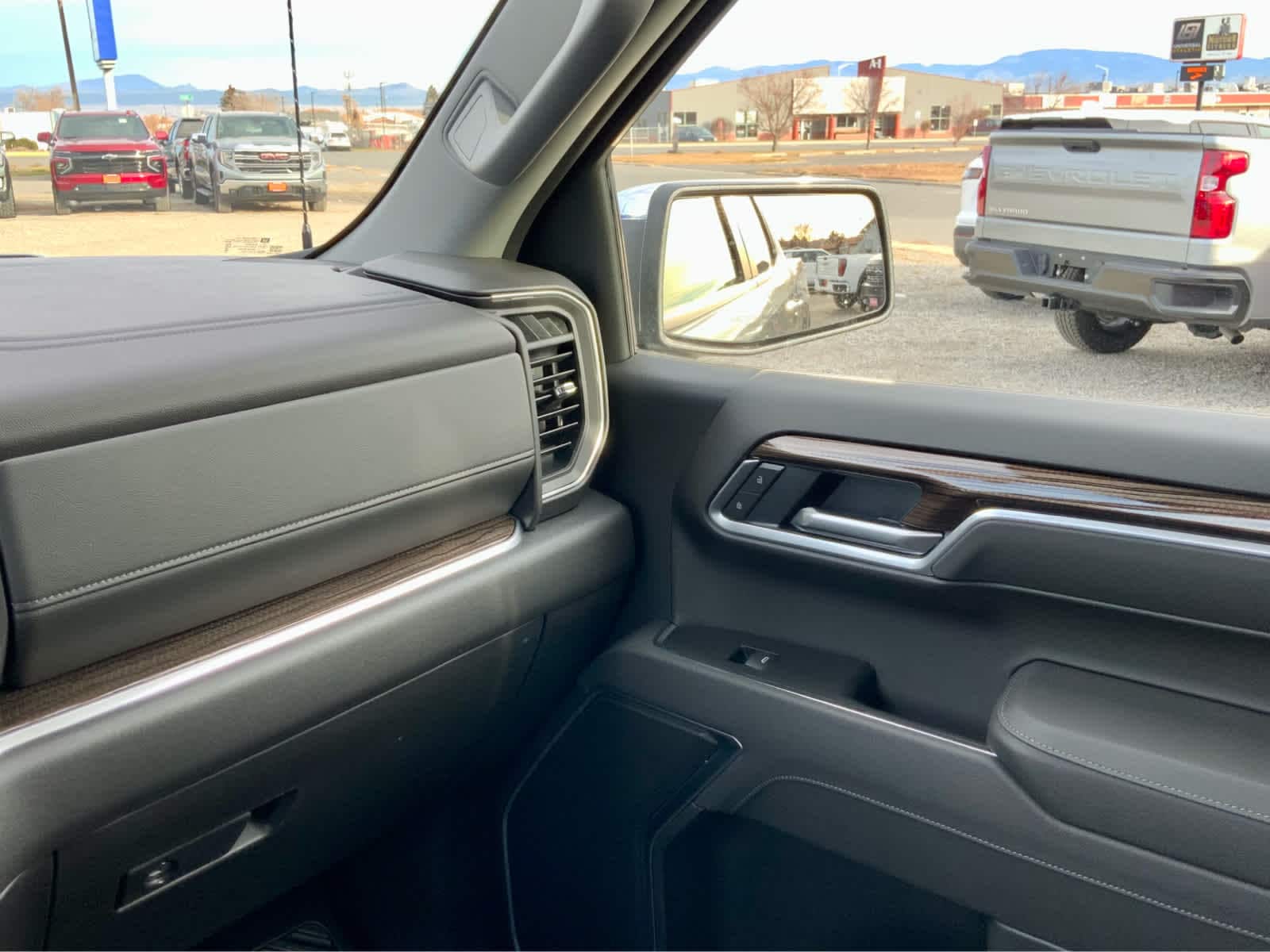 Thumbnail: 2026 Chevrolet Silverado 1500 - 42