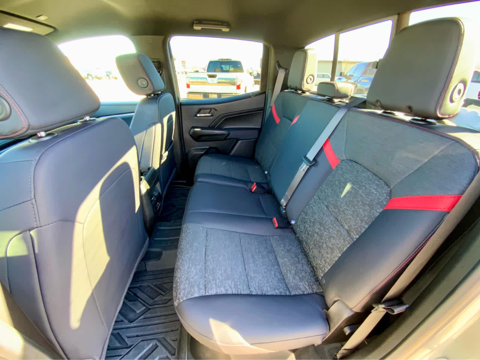 Thumbnail: 2024 Chevrolet Colorado - 29