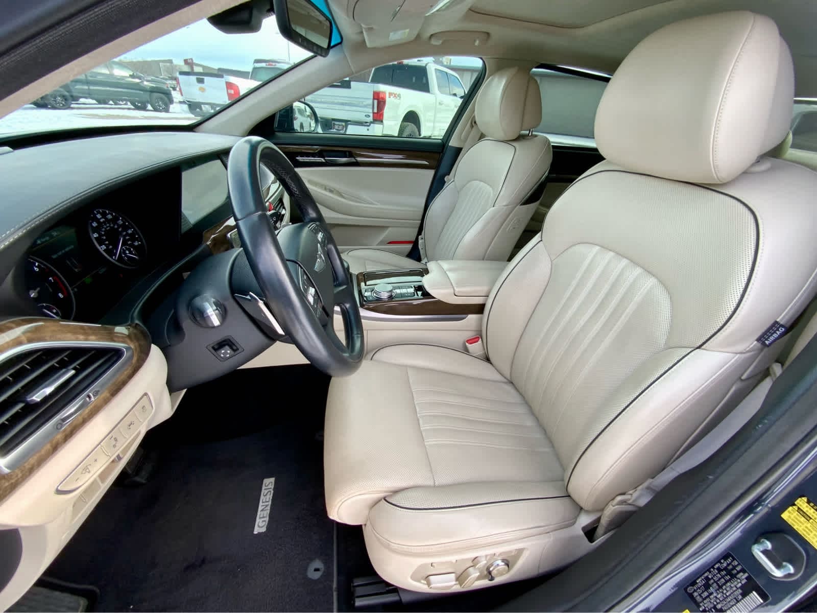 Thumbnail: 2017 Genesis G90 - 23