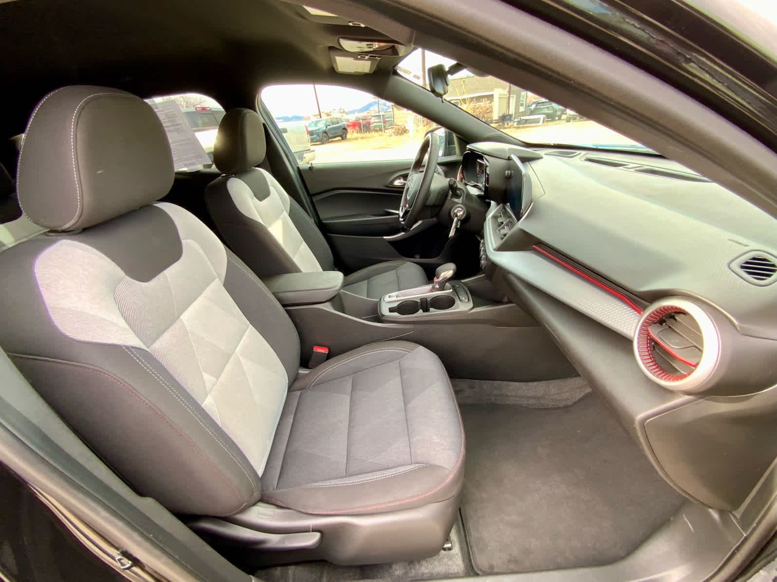 Thumbnail: 2025 Chevrolet Trax - 21