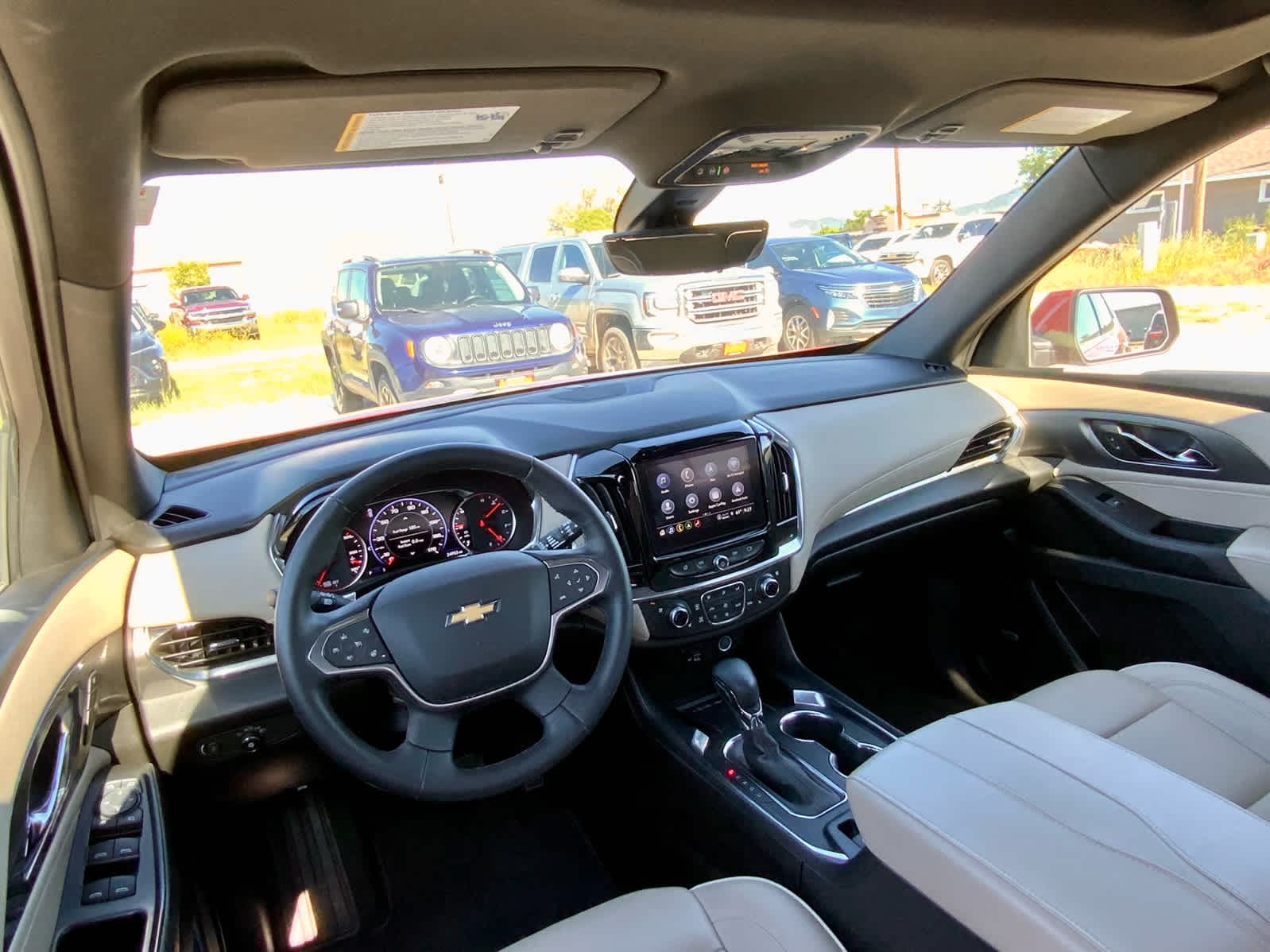 Thumbnail: 2023 Chevrolet Traverse - 28