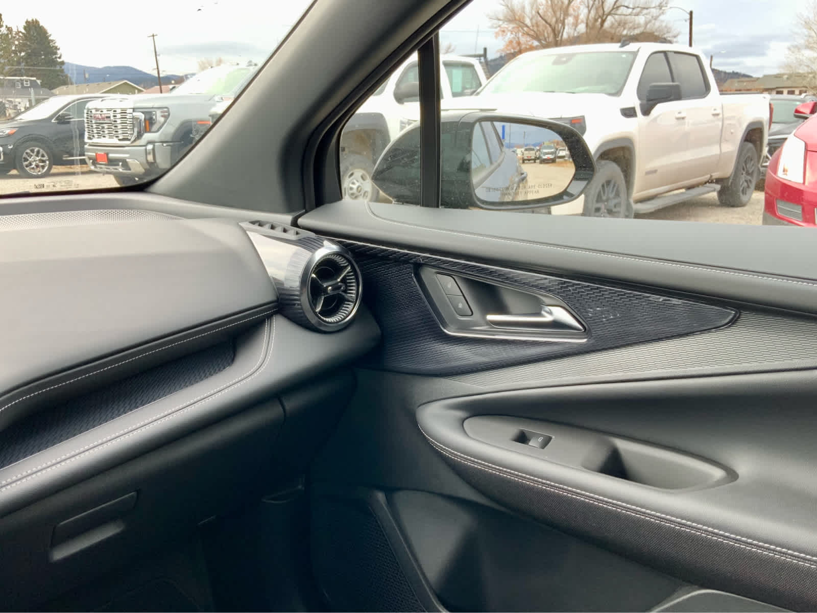 Thumbnail: 2026 Chevrolet Blazer EV - 33