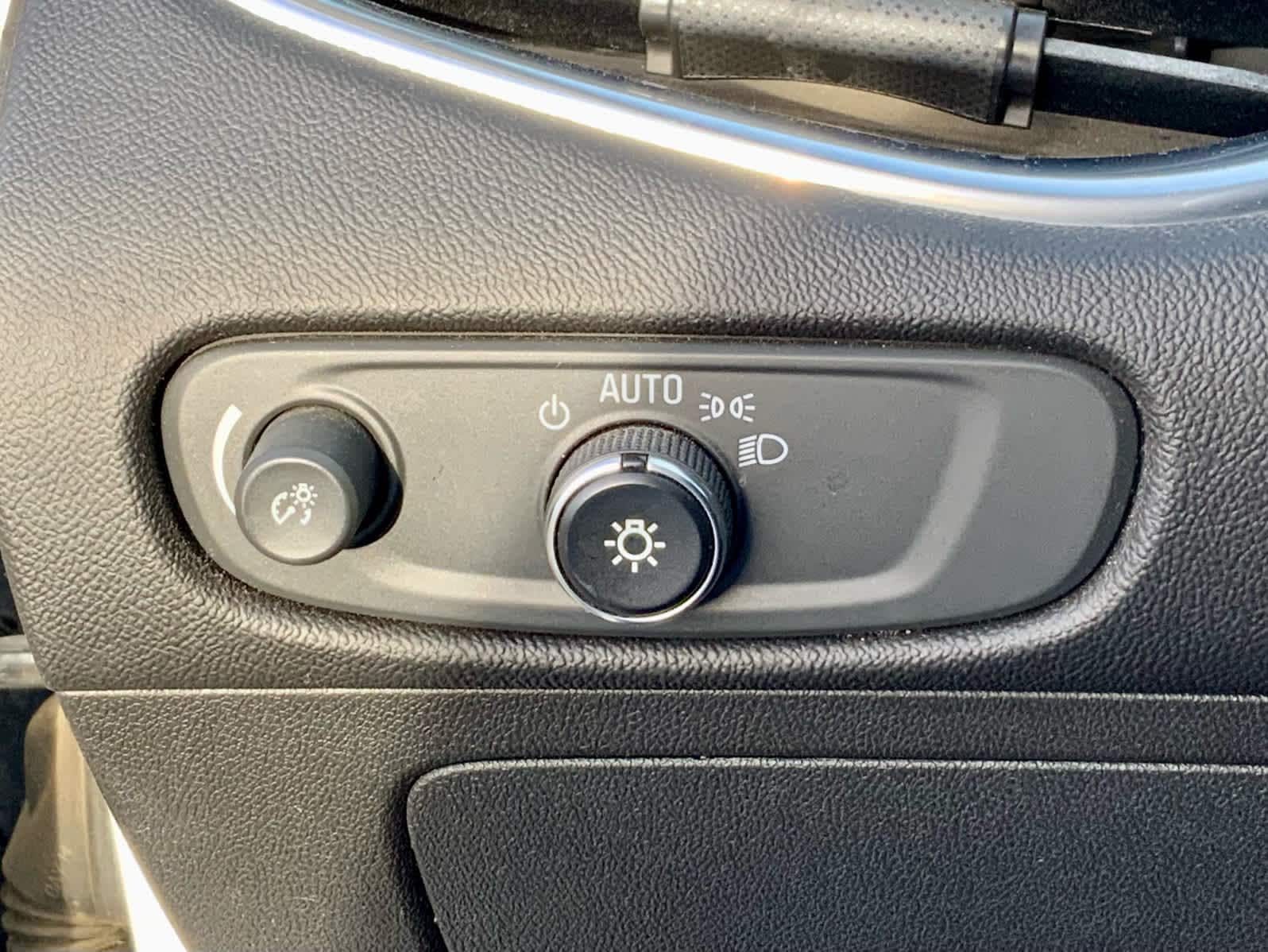 Thumbnail: 2018 Chevrolet Malibu - 49