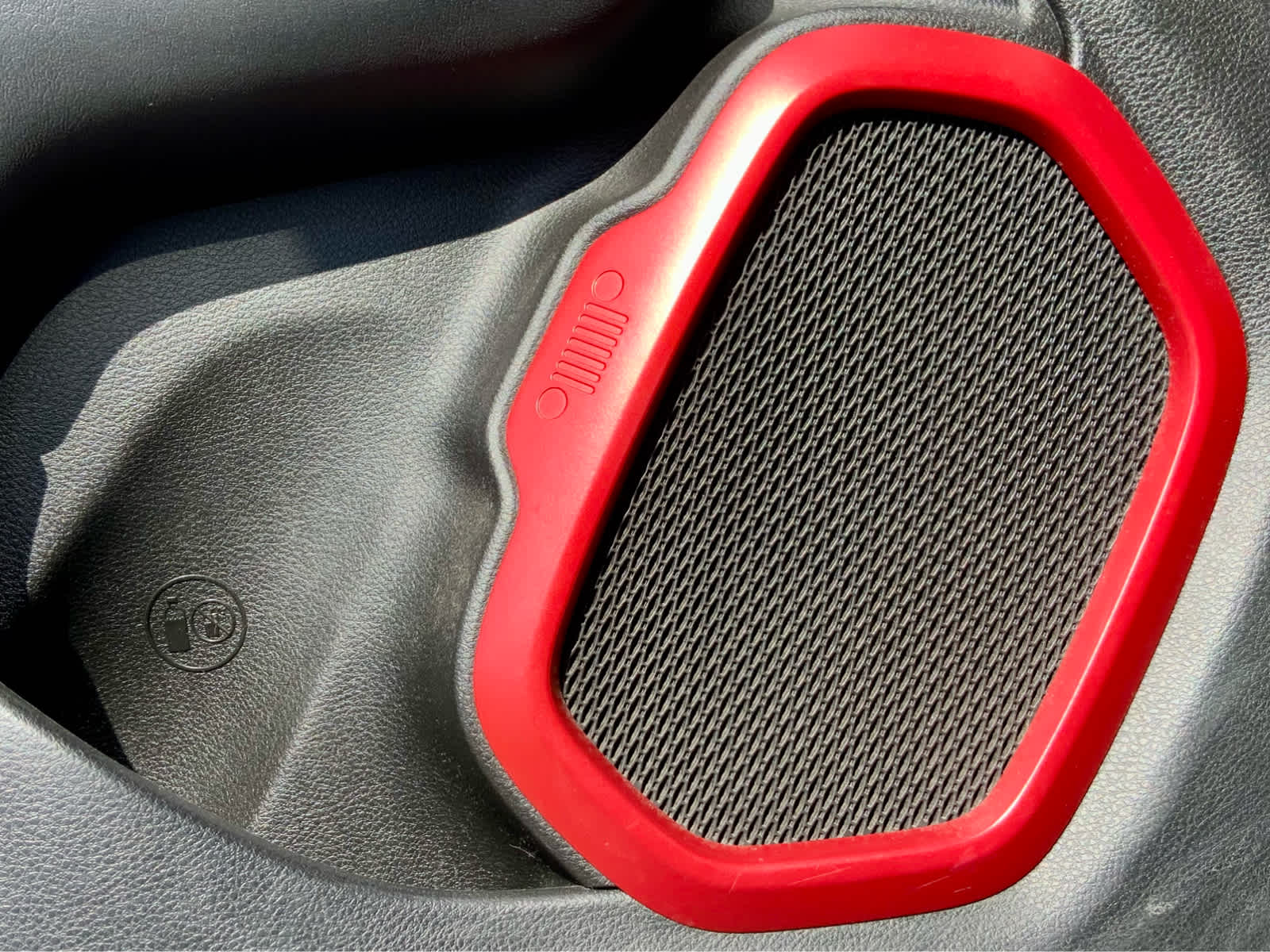Thumbnail: 2017 Jeep Renegade - 43