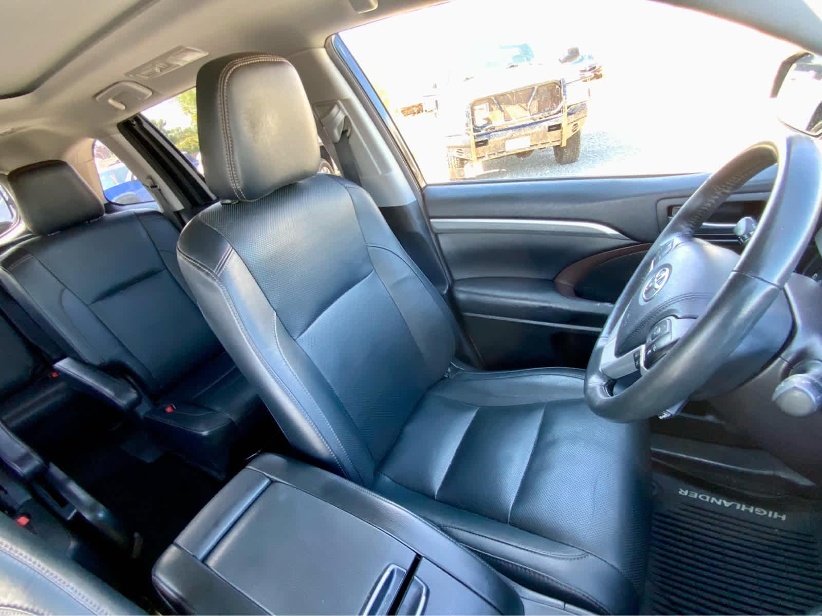 Thumbnail: 2018 Toyota Highlander - 32