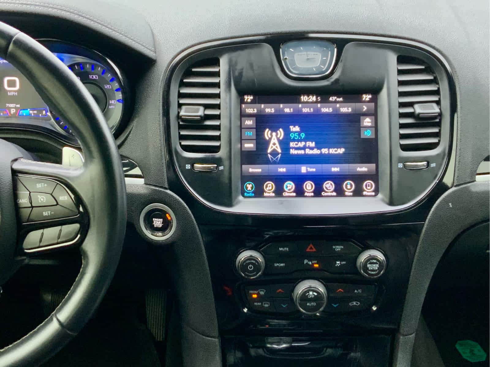 Thumbnail: 2017 Chrysler 300 - 41