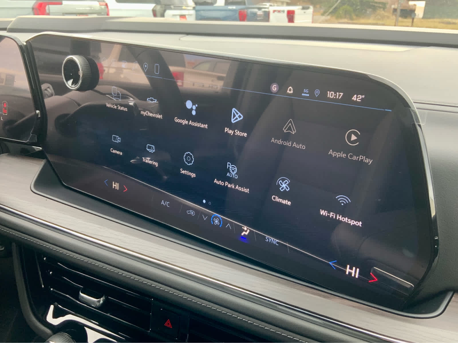 Thumbnail: 2026 Chevrolet Suburban - 43