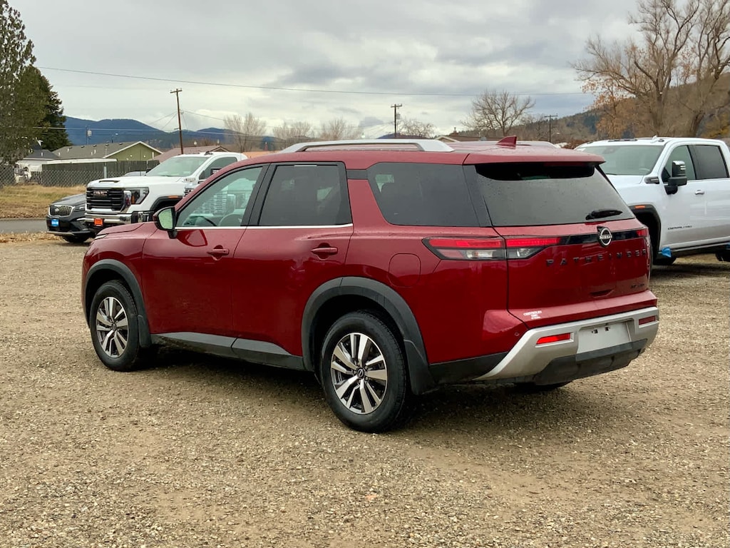 Used 2023 Nissan Pathfinder SL SUV