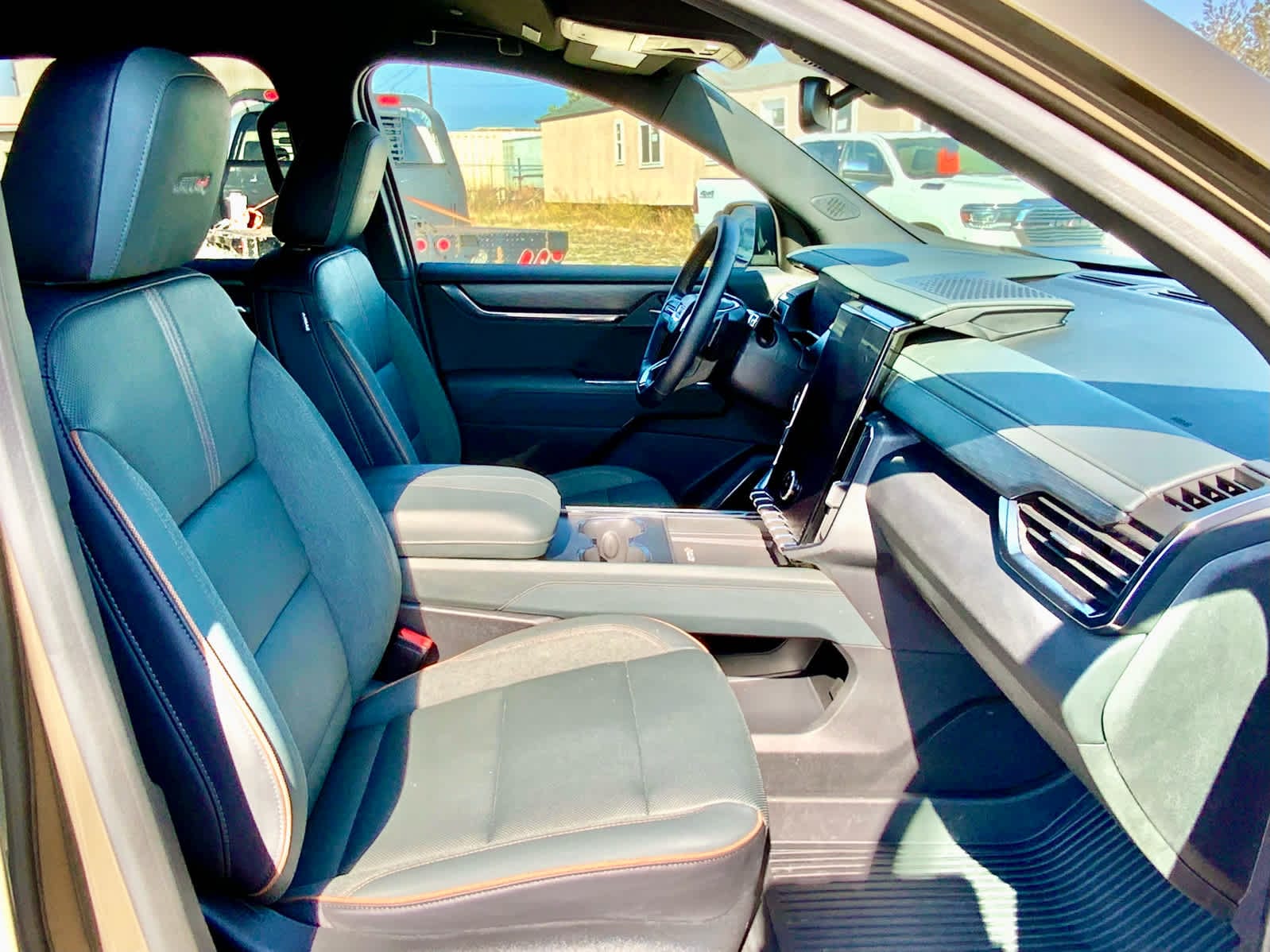 Thumbnail: 2024 GMC Acadia - 25