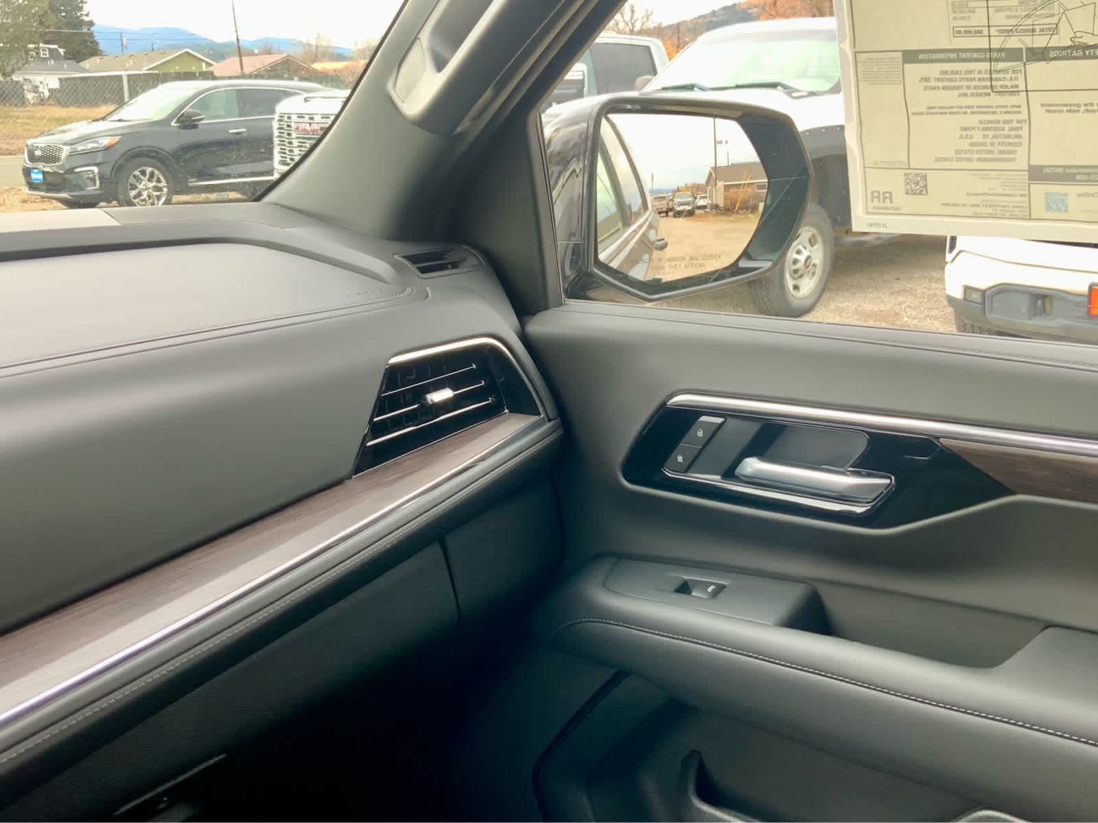 Thumbnail: 2026 Chevrolet Suburban - 36