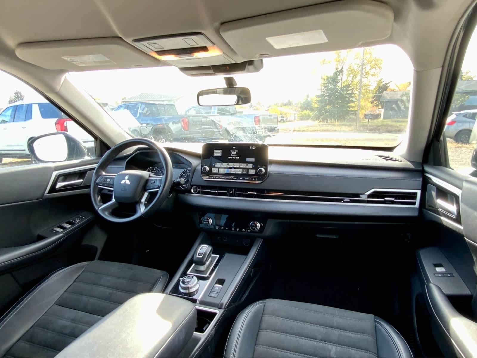 Thumbnail: 2024 Mitsubishi Outlander - 32