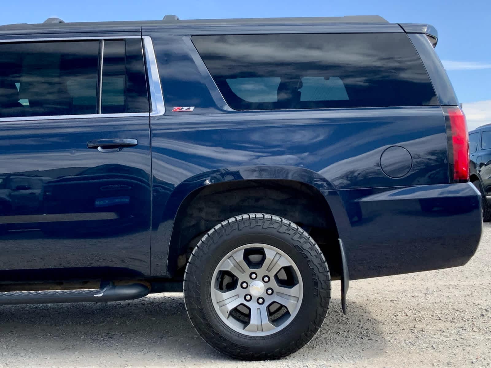 Thumbnail: 2017 Chevrolet Suburban - 11