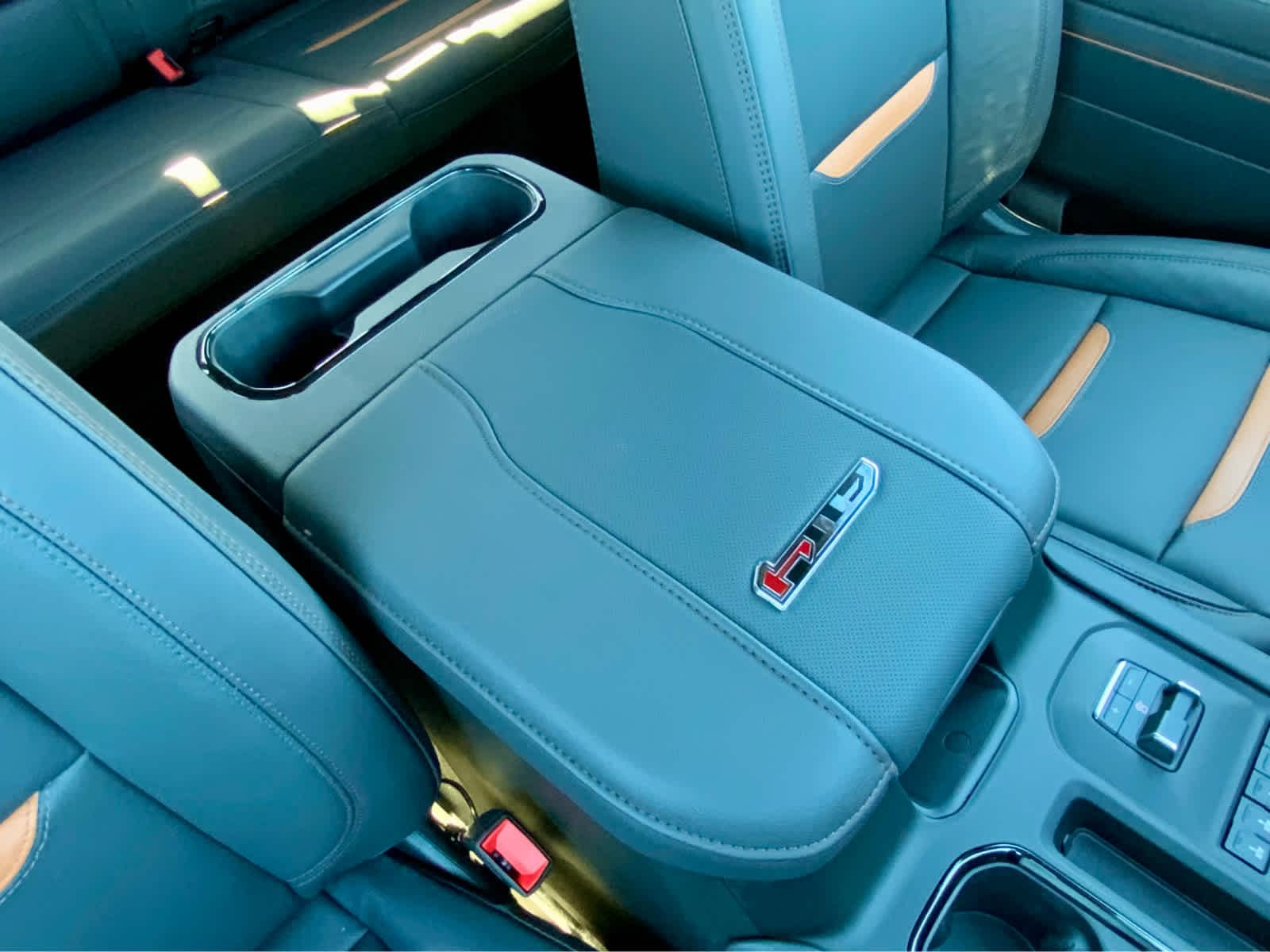 Thumbnail: 2026 GMC Sierra 2500 - 38