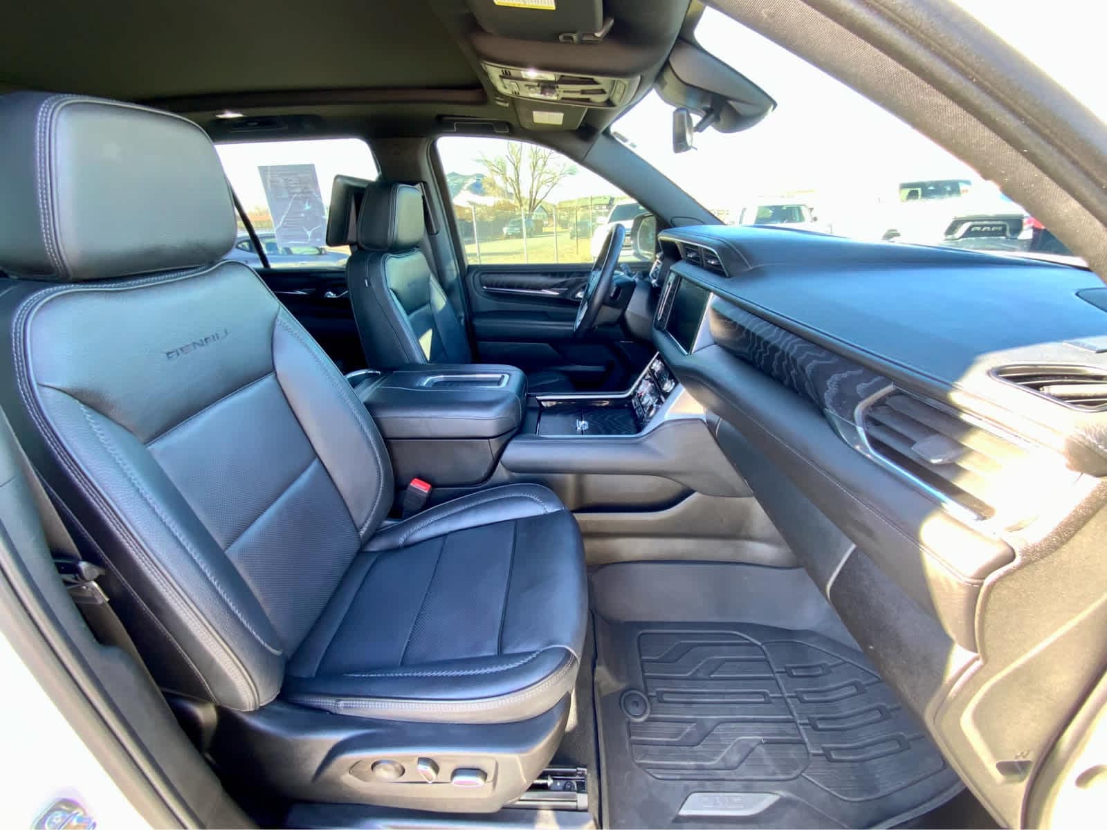 Thumbnail: 2023 GMC Yukon - 25