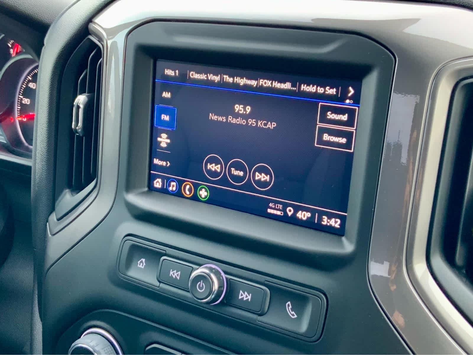 Thumbnail: 2026 Chevrolet Silverado 1500 - 47