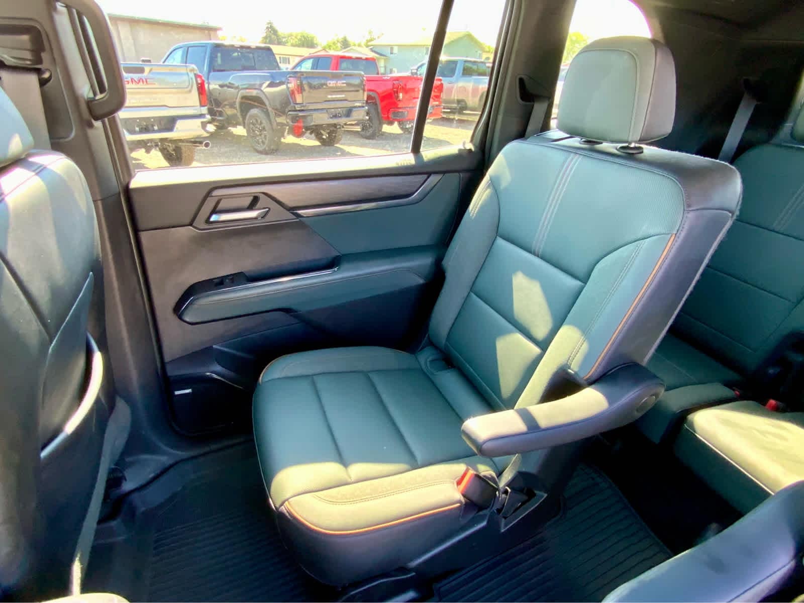 Thumbnail: 2024 GMC Acadia - 28