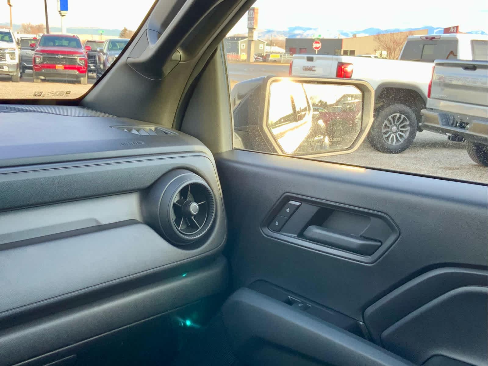 Thumbnail: 2026 Chevrolet Colorado - 34