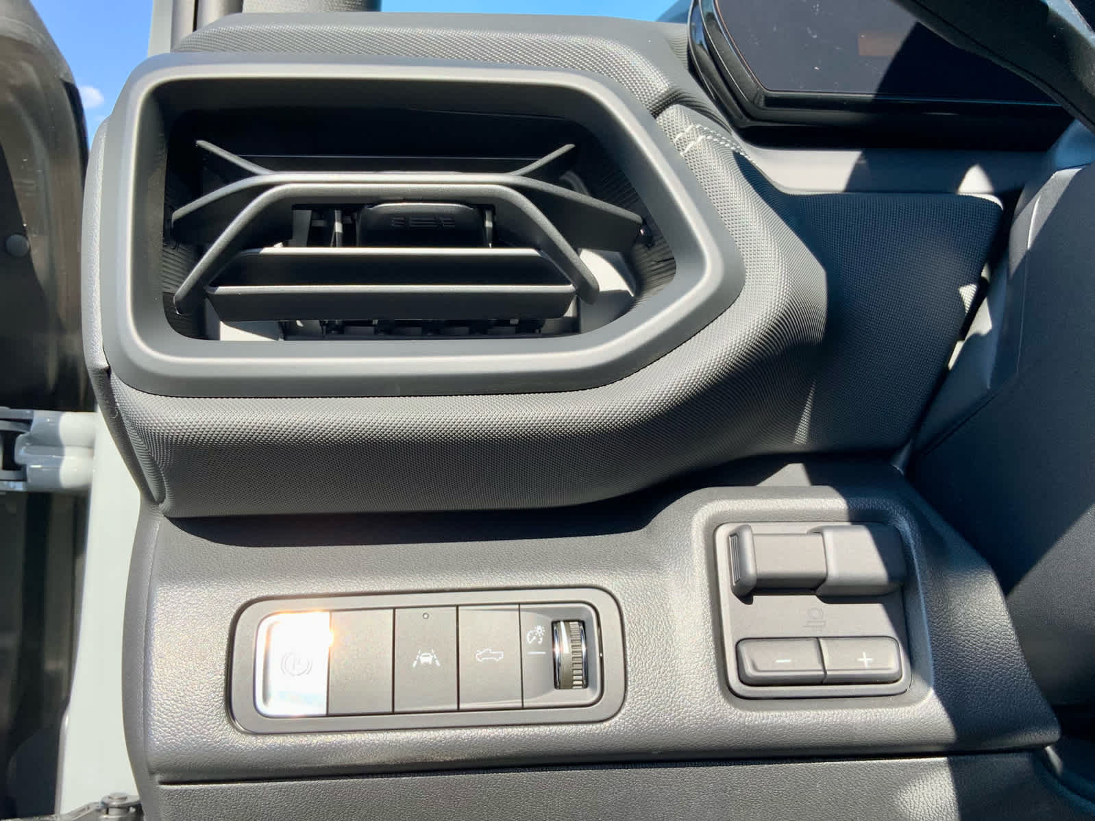 Thumbnail: 2026 Chevrolet Silverado EV - 48