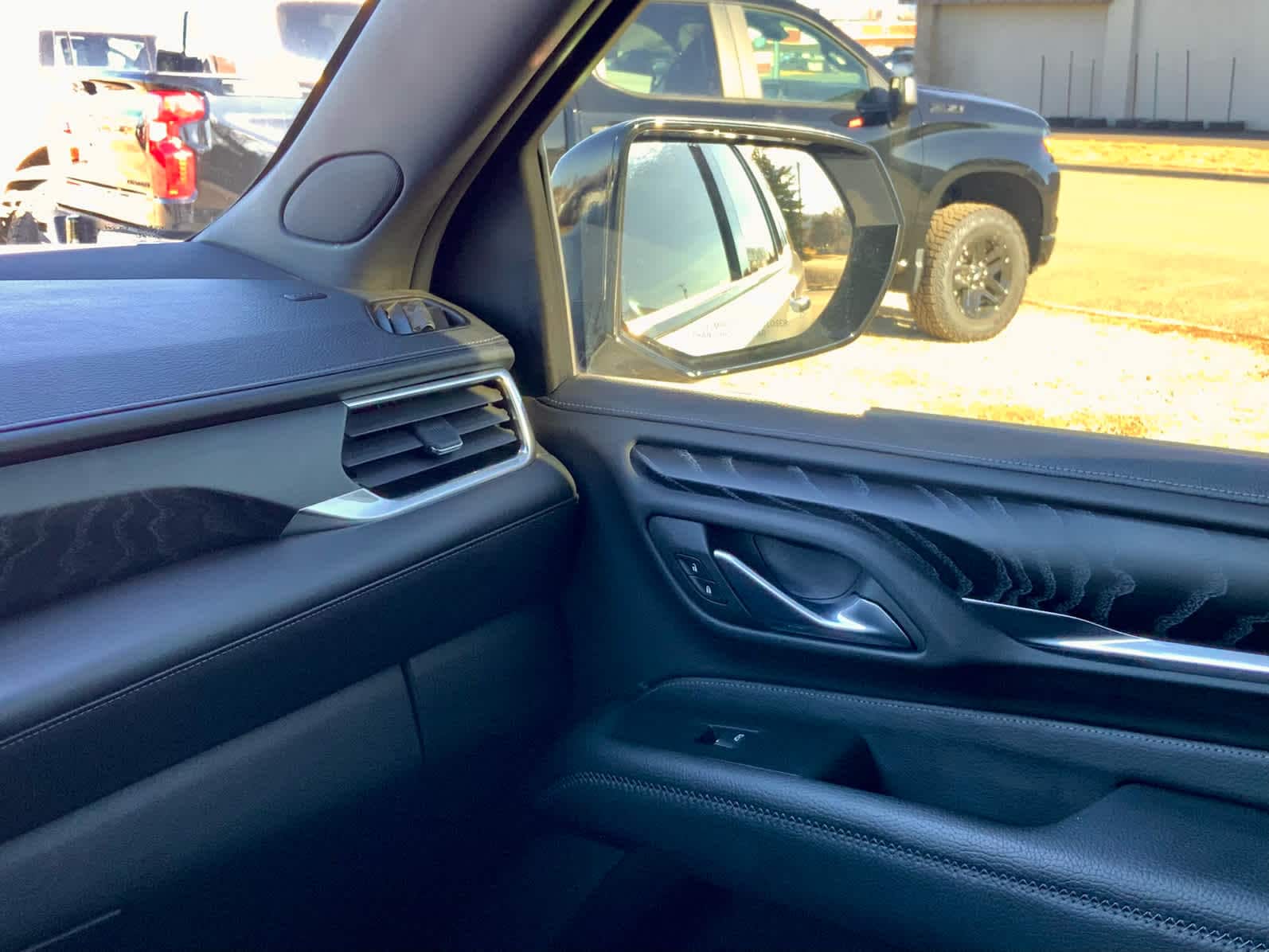 Thumbnail: 2023 GMC Yukon - 36