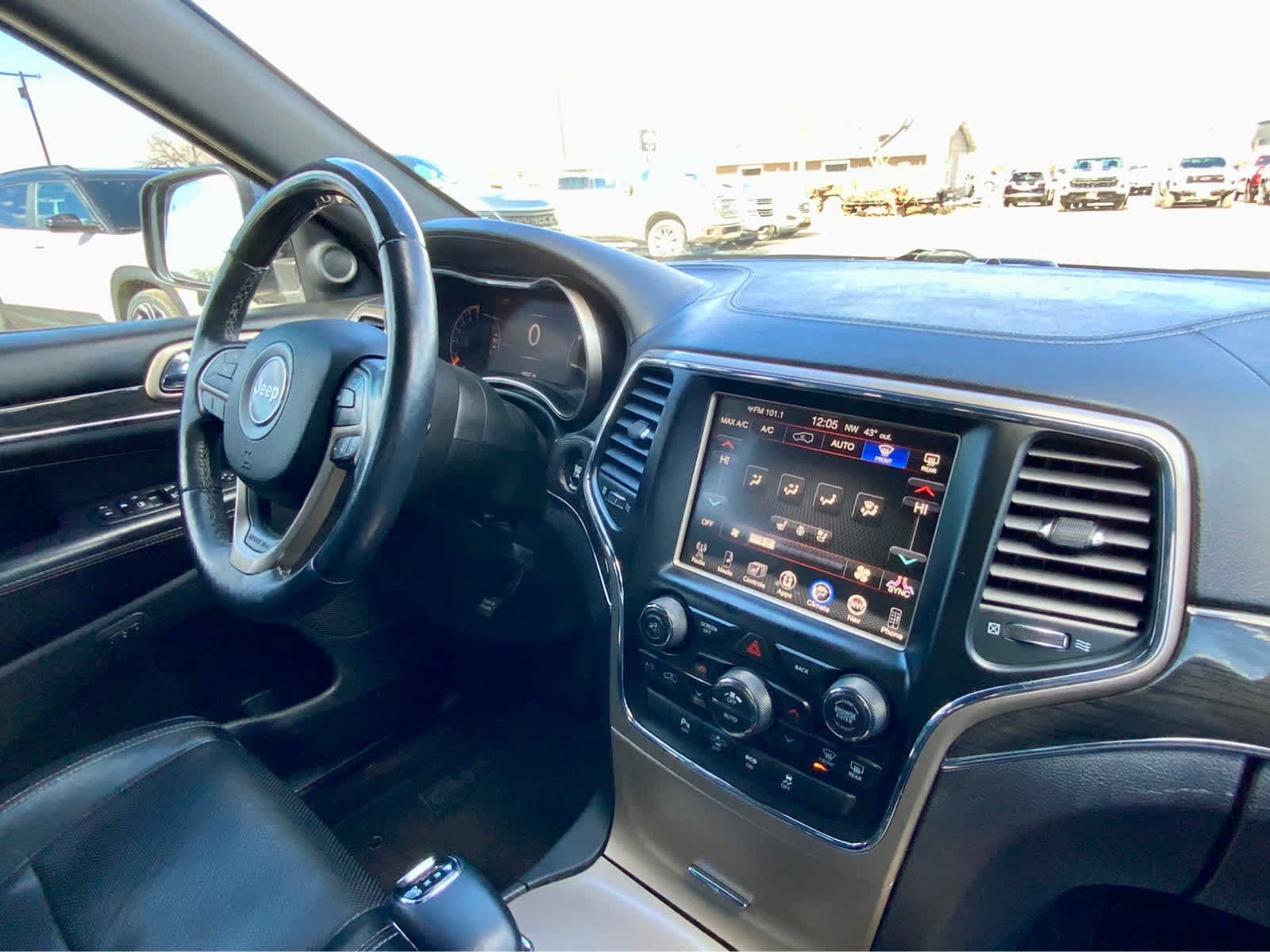 Thumbnail: 2015 Jeep Grand Cherokee - 43