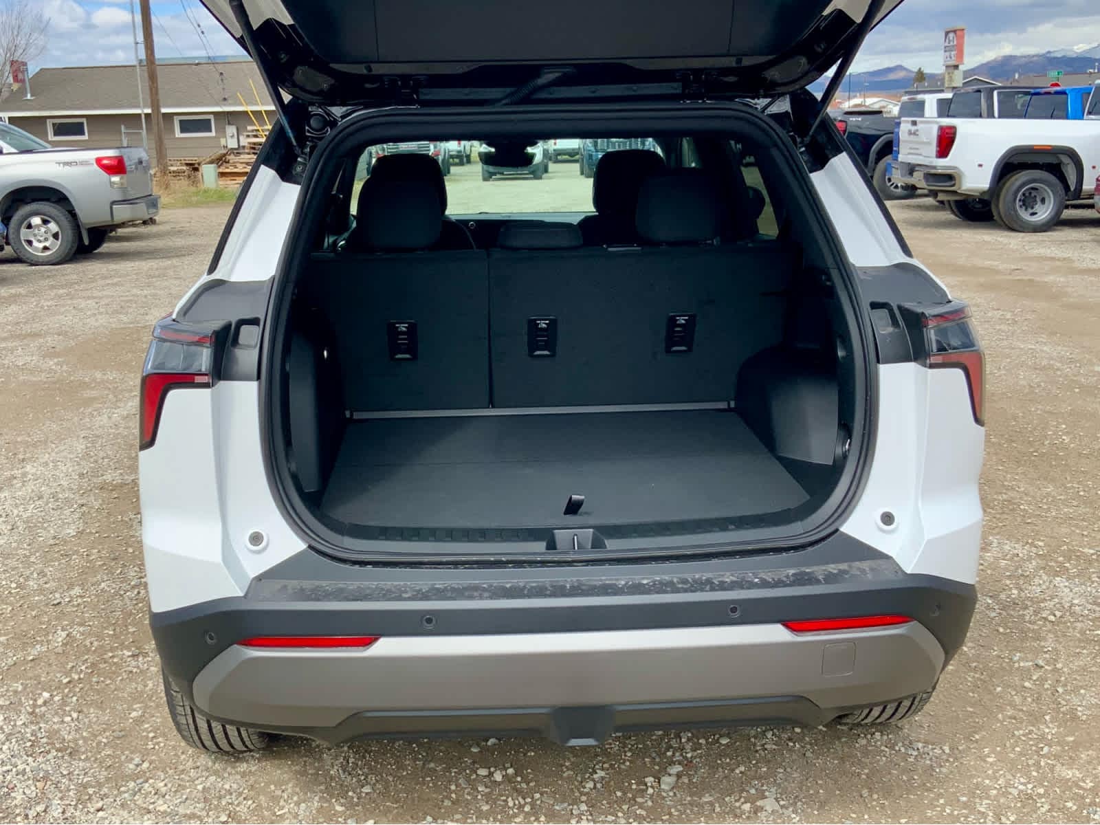 Thumbnail: 2026 Chevrolet Equinox - 21