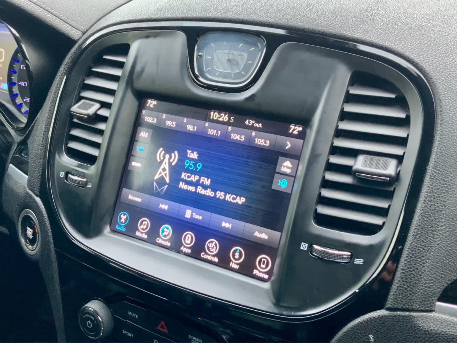 Thumbnail: 2017 Chrysler 300 - 42