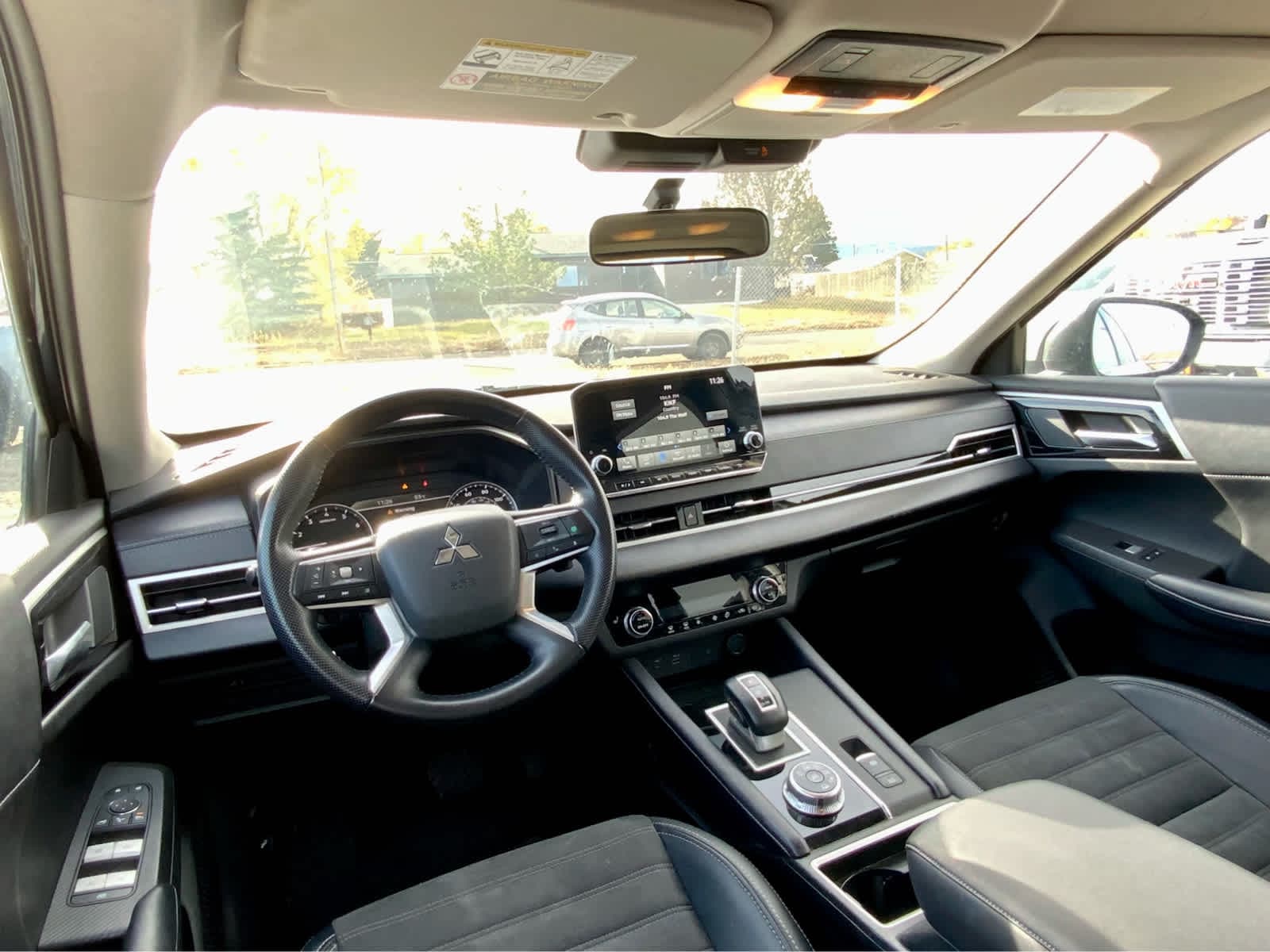 Thumbnail: 2024 Mitsubishi Outlander - 31