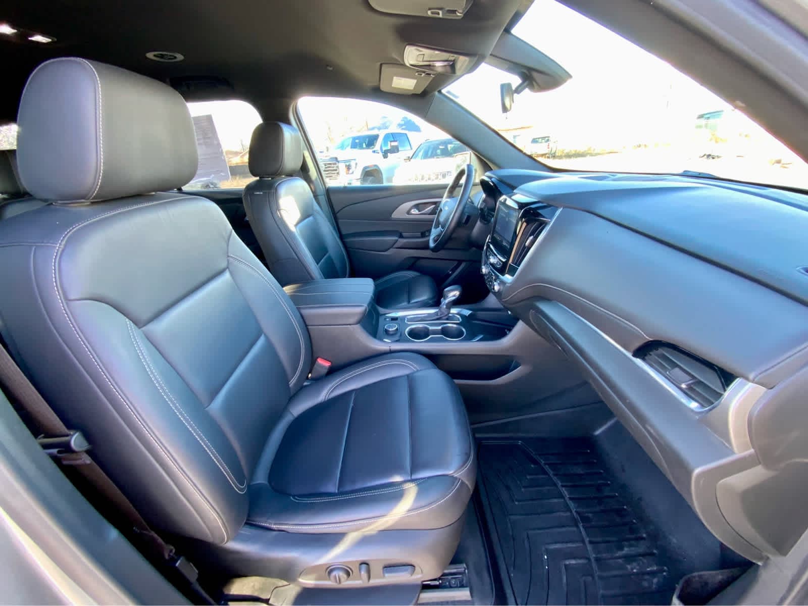 Thumbnail: 2023 Chevrolet Traverse - 26