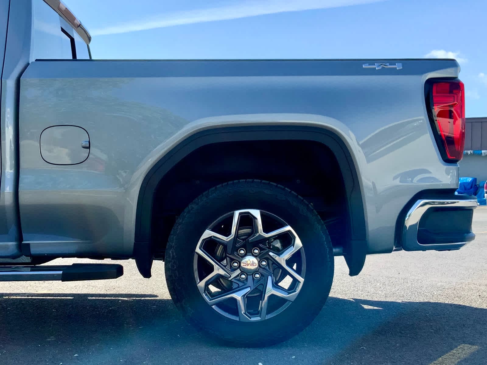 2025 GMC Sierra 1500 SLT 16