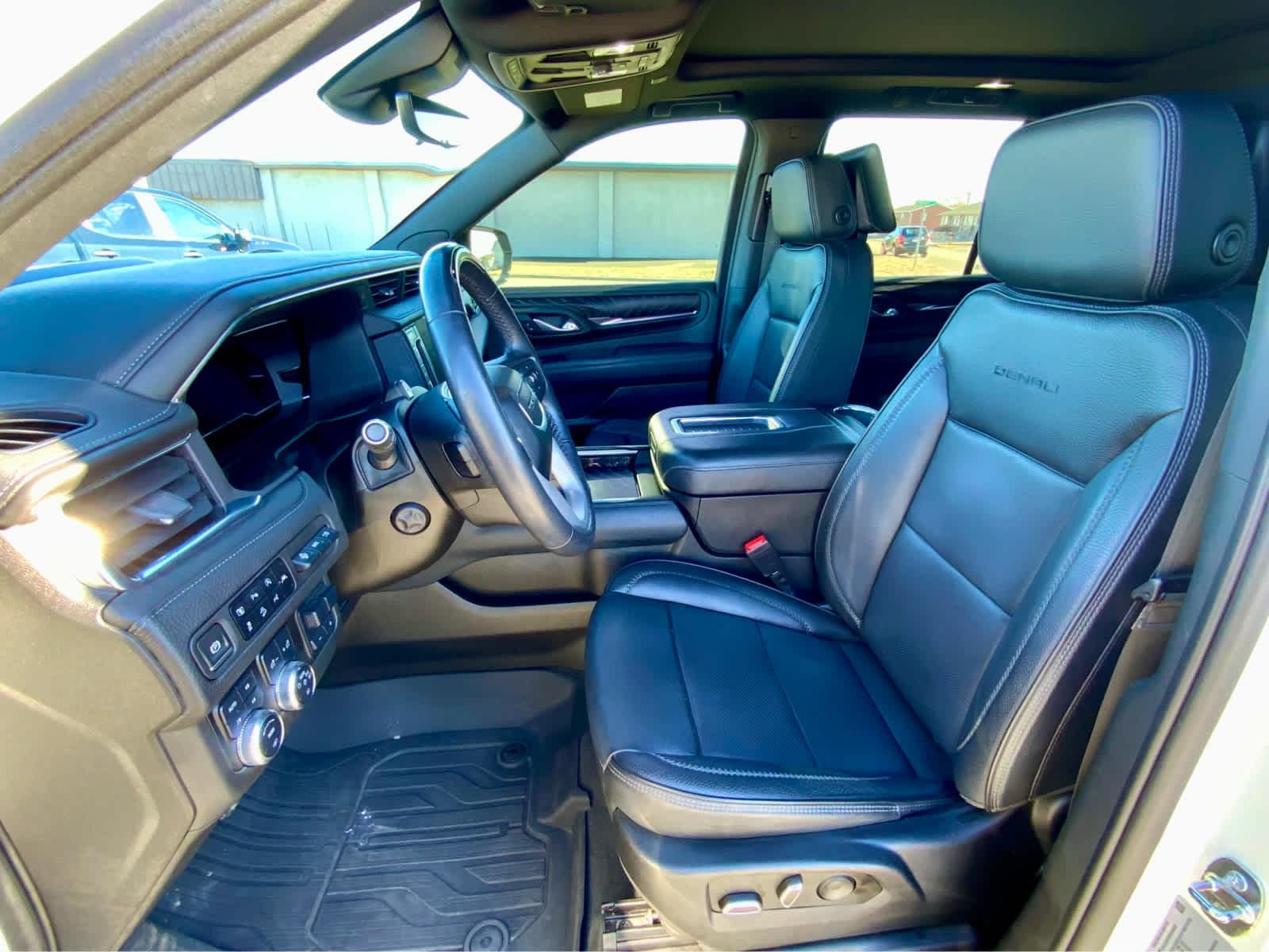 Thumbnail: 2023 GMC Yukon - 24