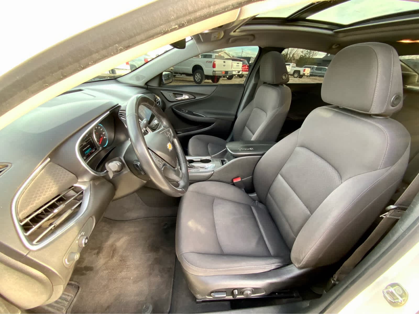 Thumbnail: 2018 Chevrolet Malibu - 23