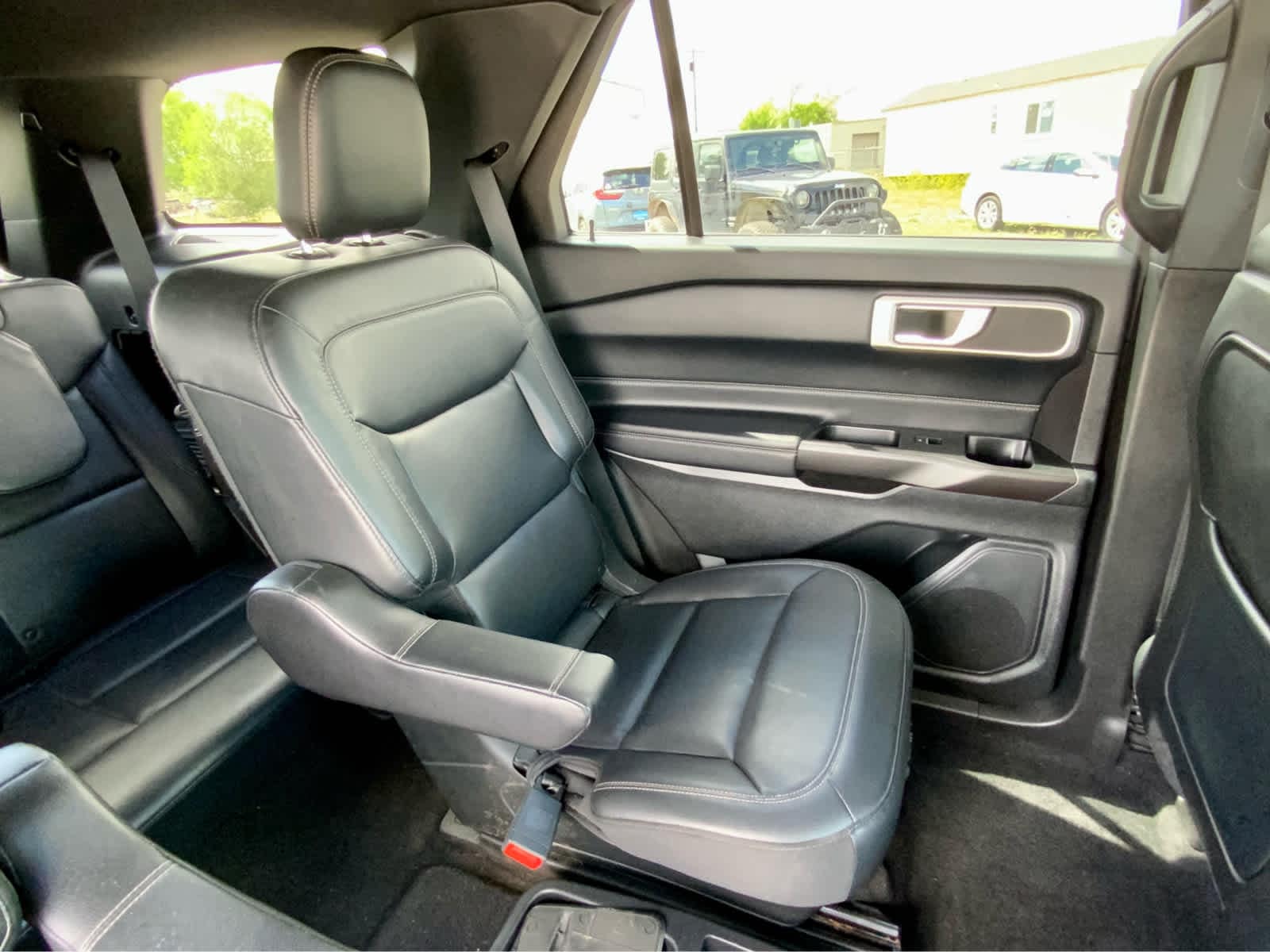 Thumbnail: 2020 Ford Explorer - 30
