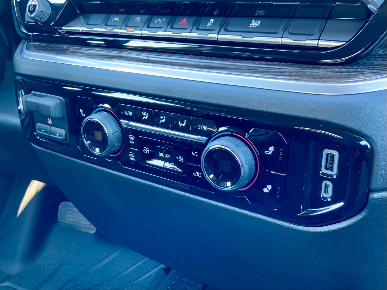 Thumbnail: 2026 Chevrolet Silverado 1500 - 47