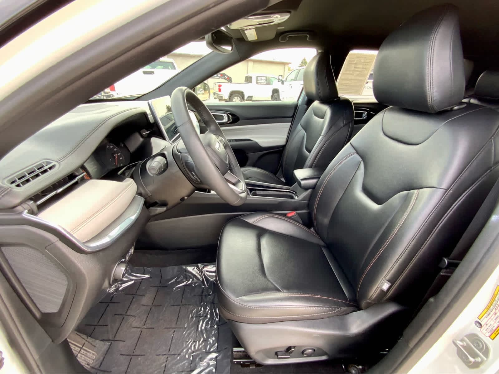 Thumbnail: 2023 Jeep Compass - 26