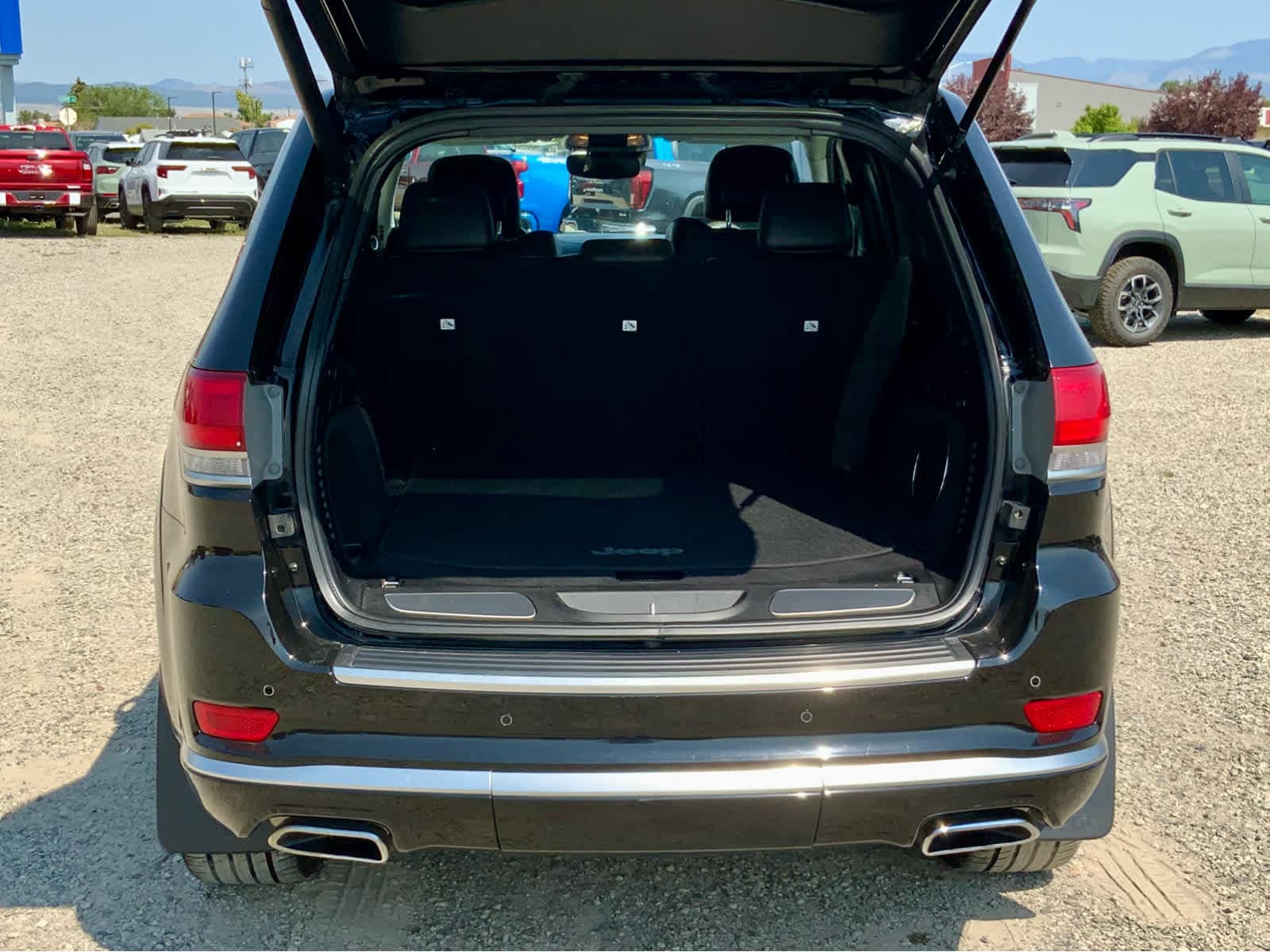 Thumbnail: 2021 Jeep Grand Cherokee - 17