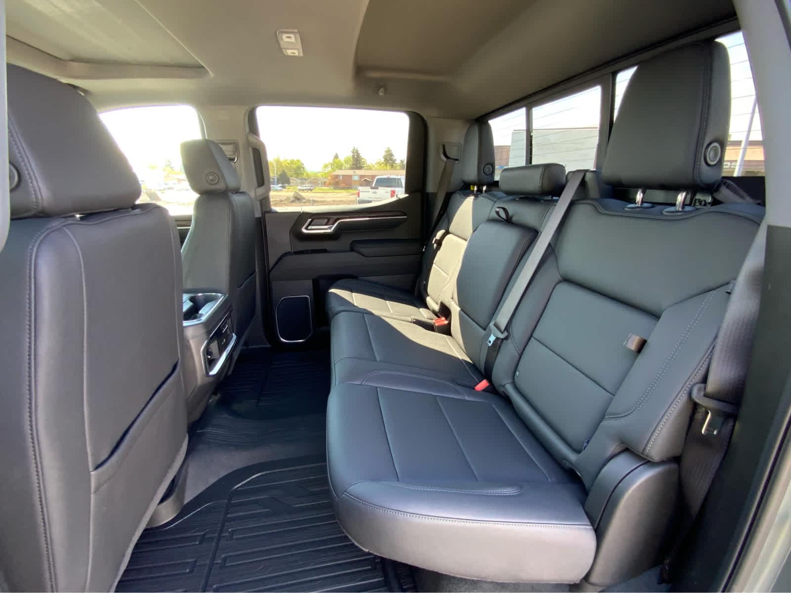 2025 GMC Sierra 1500 SLT 32
