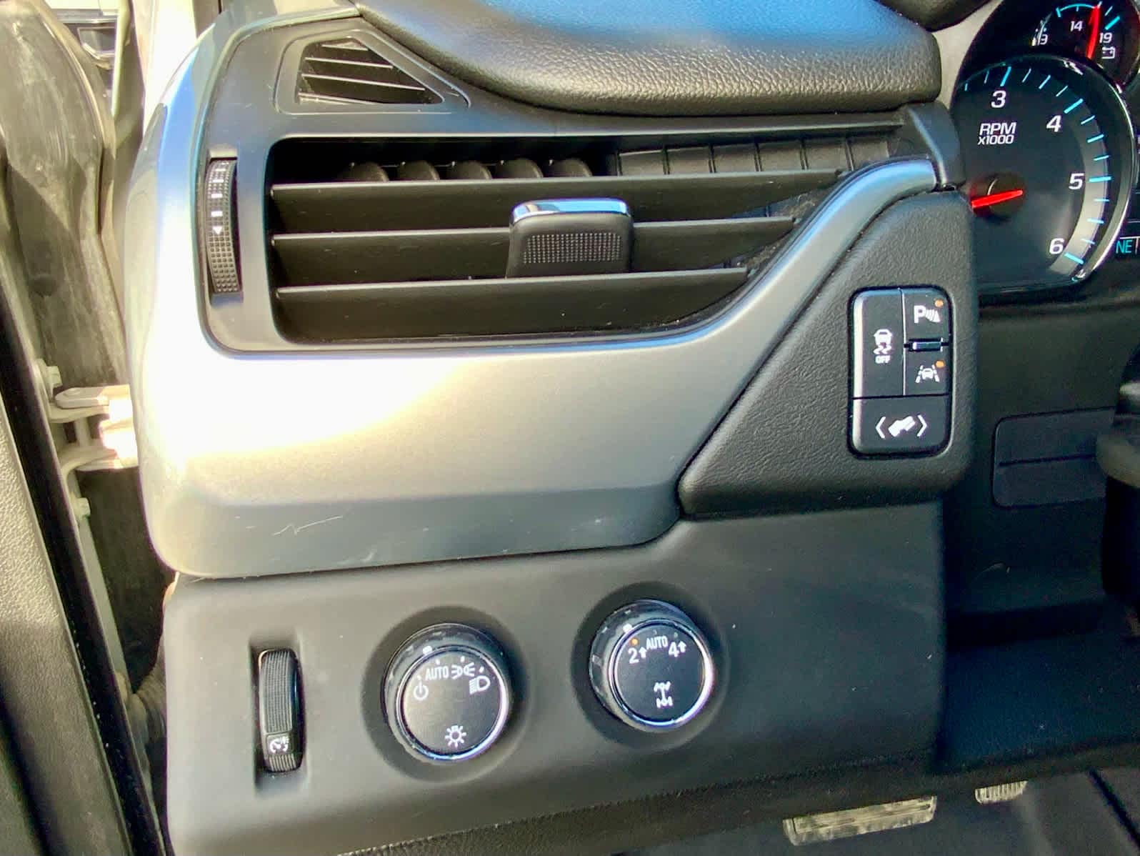 Thumbnail: 2019 Chevrolet Tahoe - 50