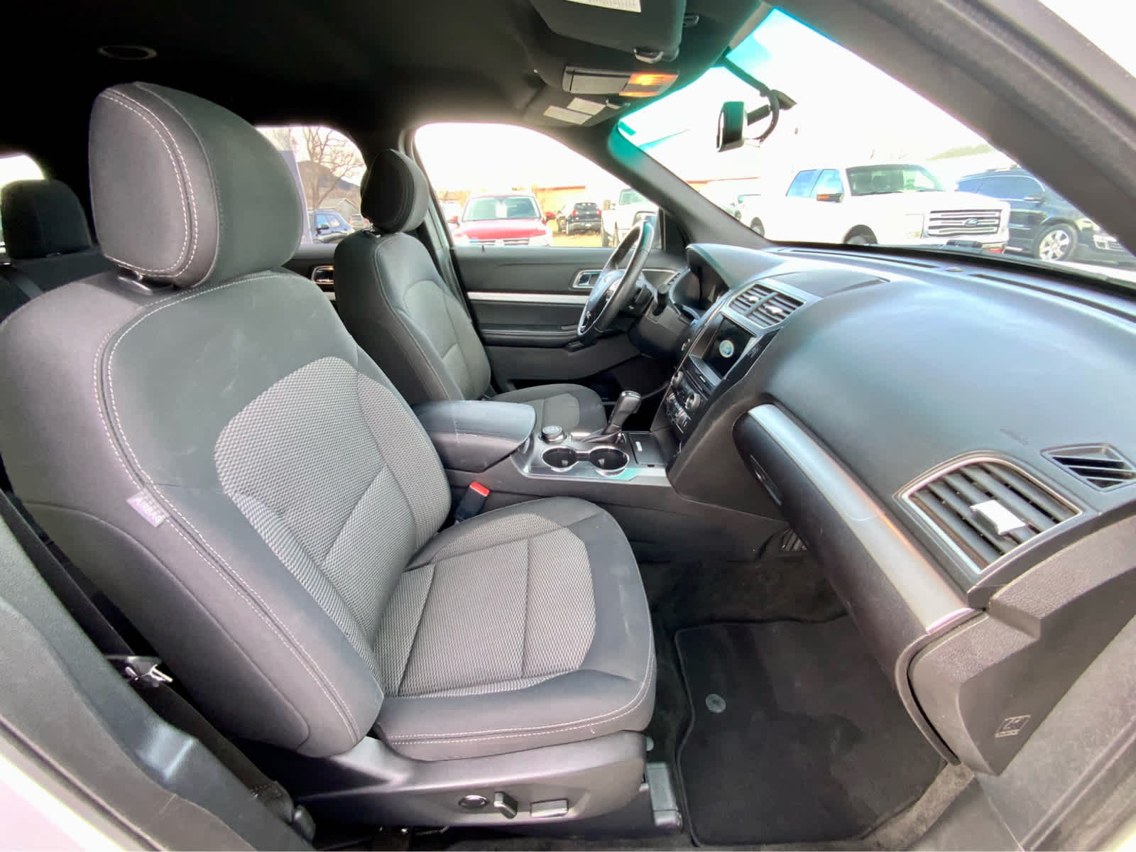 Thumbnail: 2017 Ford Explorer - 25