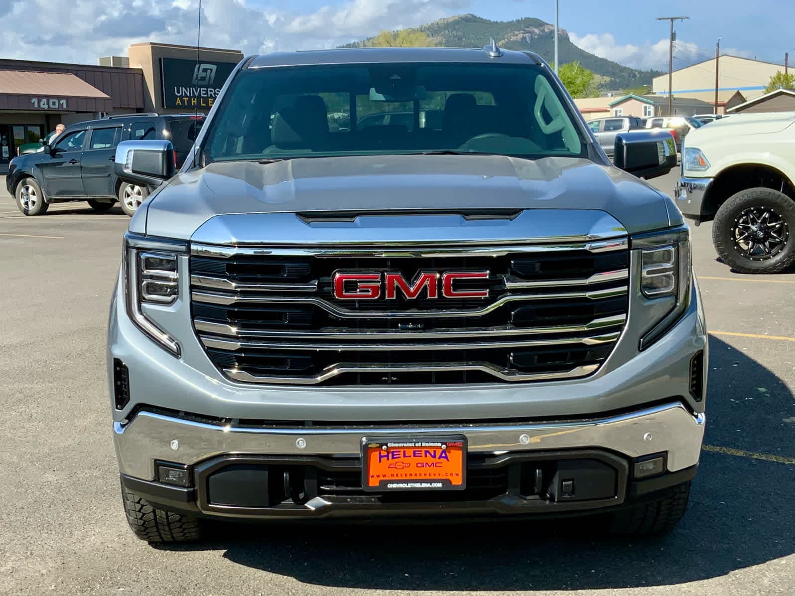 2025 GMC Sierra 1500 SLT 8