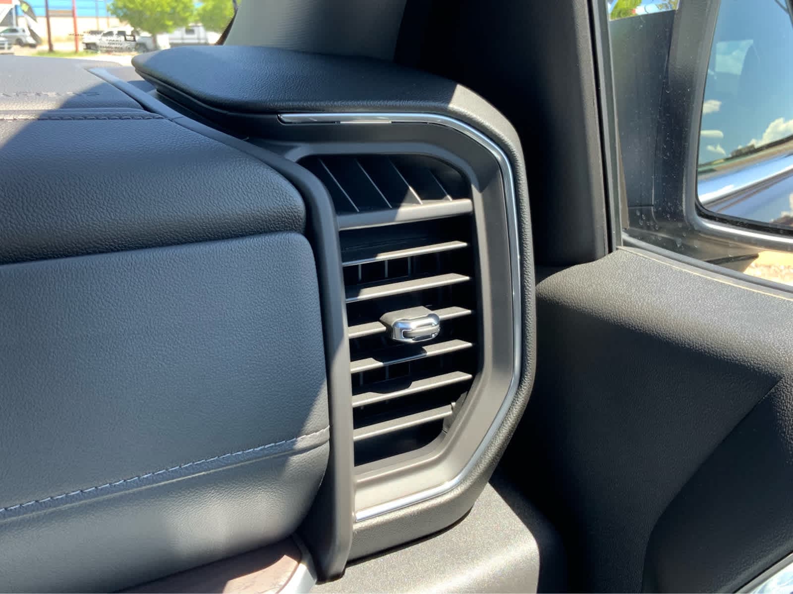 Thumbnail: 2025 GMC Sierra 1500 - 44