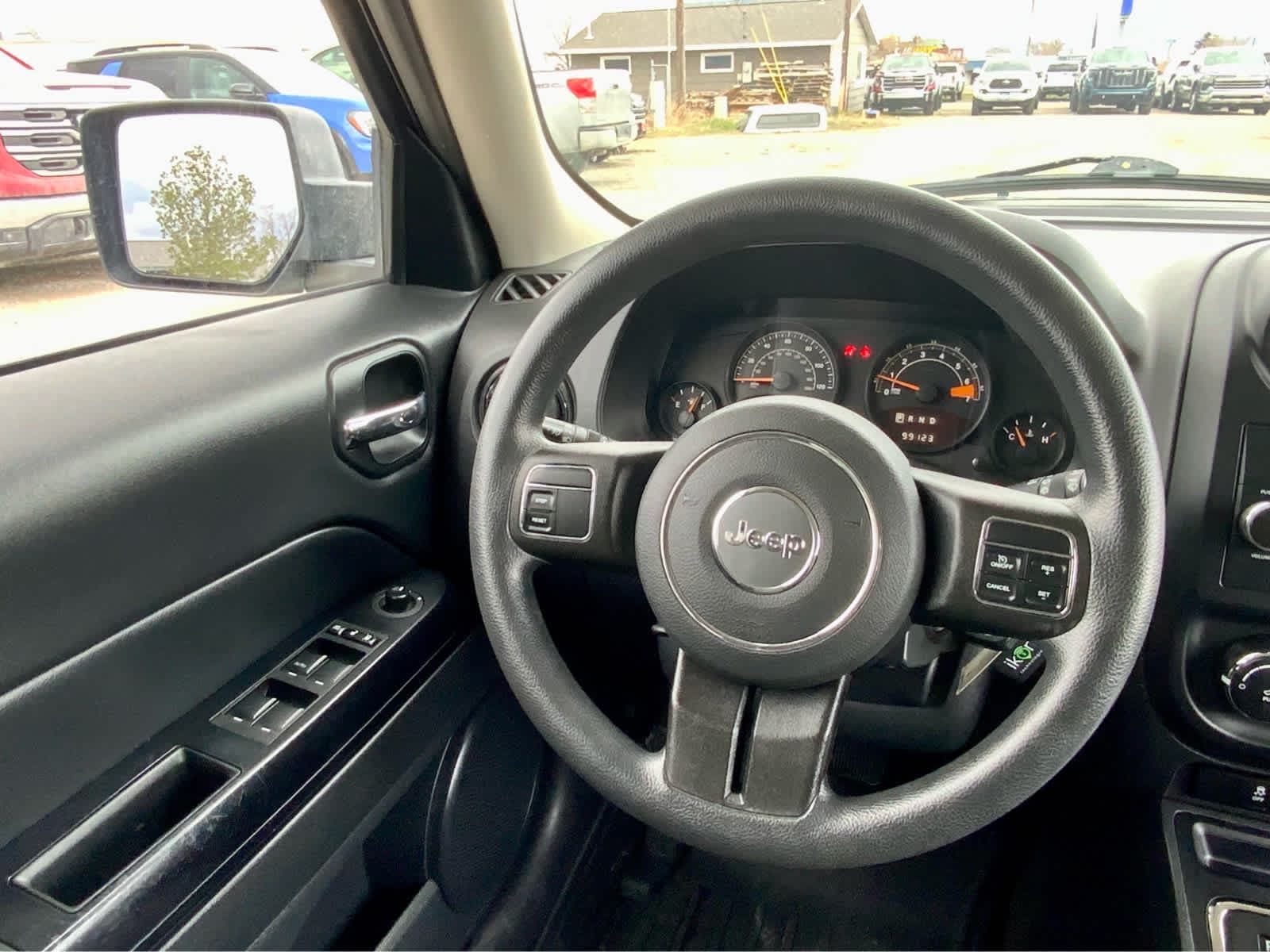 Thumbnail: 2016 Jeep Patriot - 37