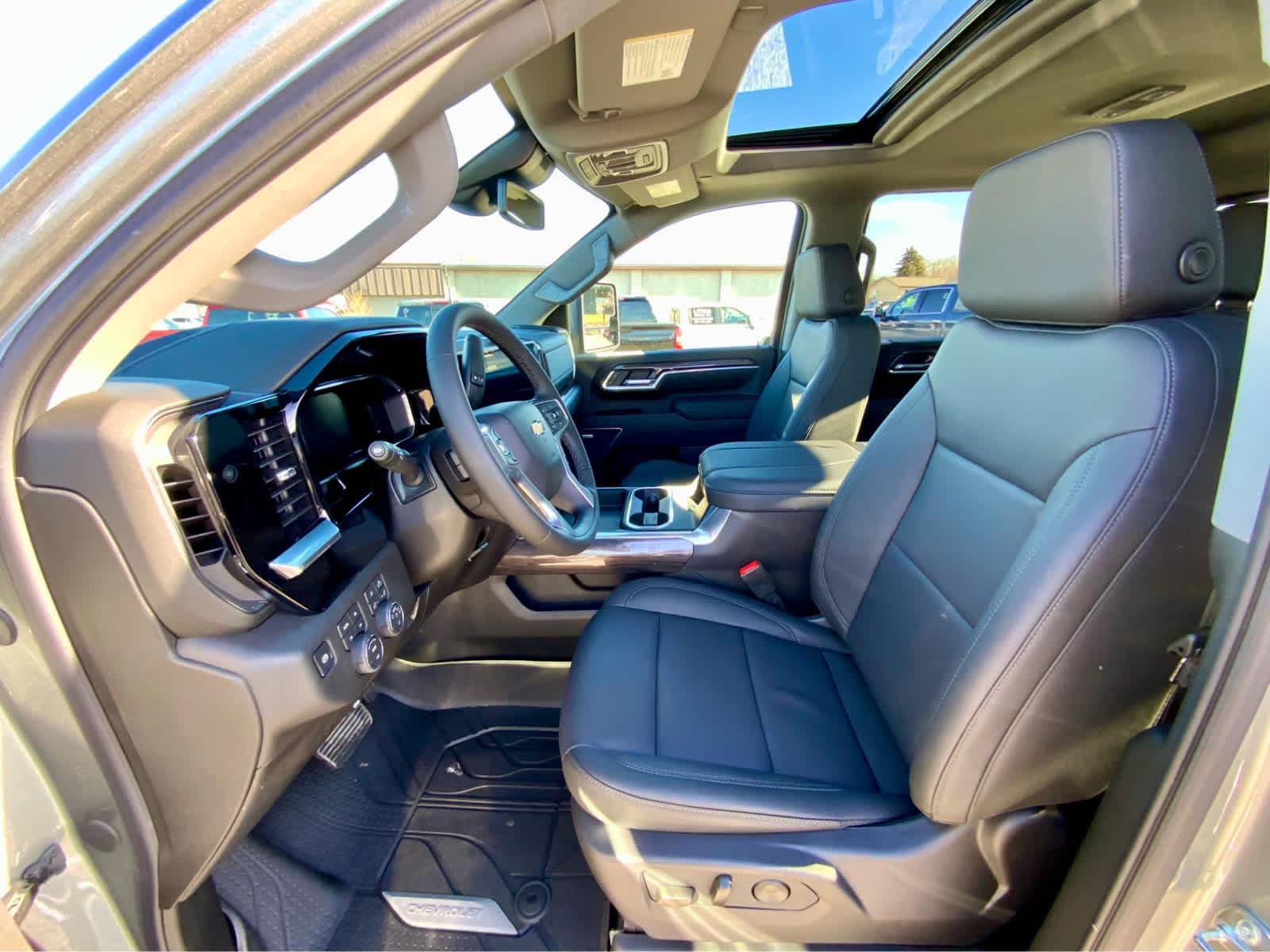 Thumbnail: 2026 Chevrolet Silverado 3500 - 32