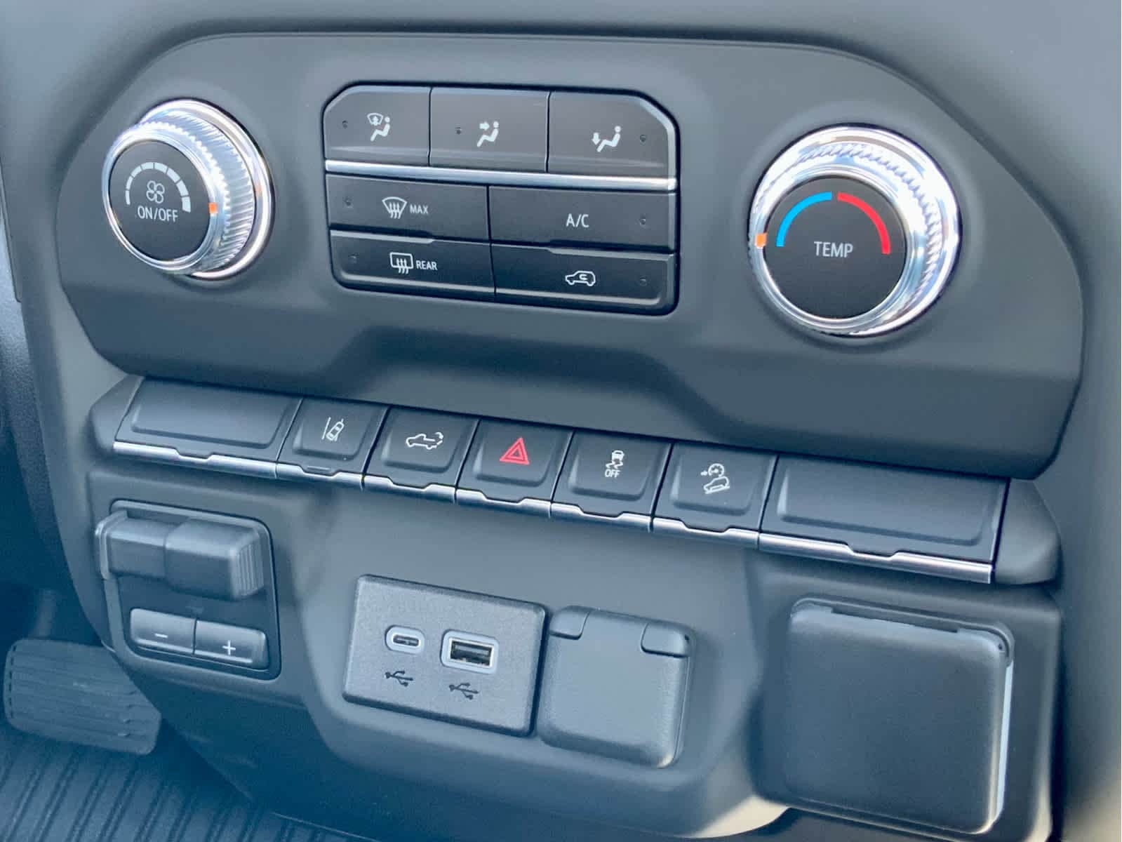 Thumbnail: 2025 GMC Sierra 3500 - 39