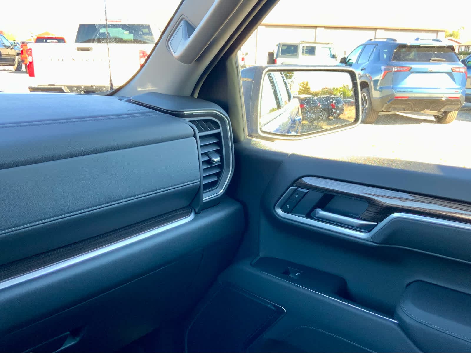 Thumbnail: 2026 Chevrolet Silverado 1500 - 40