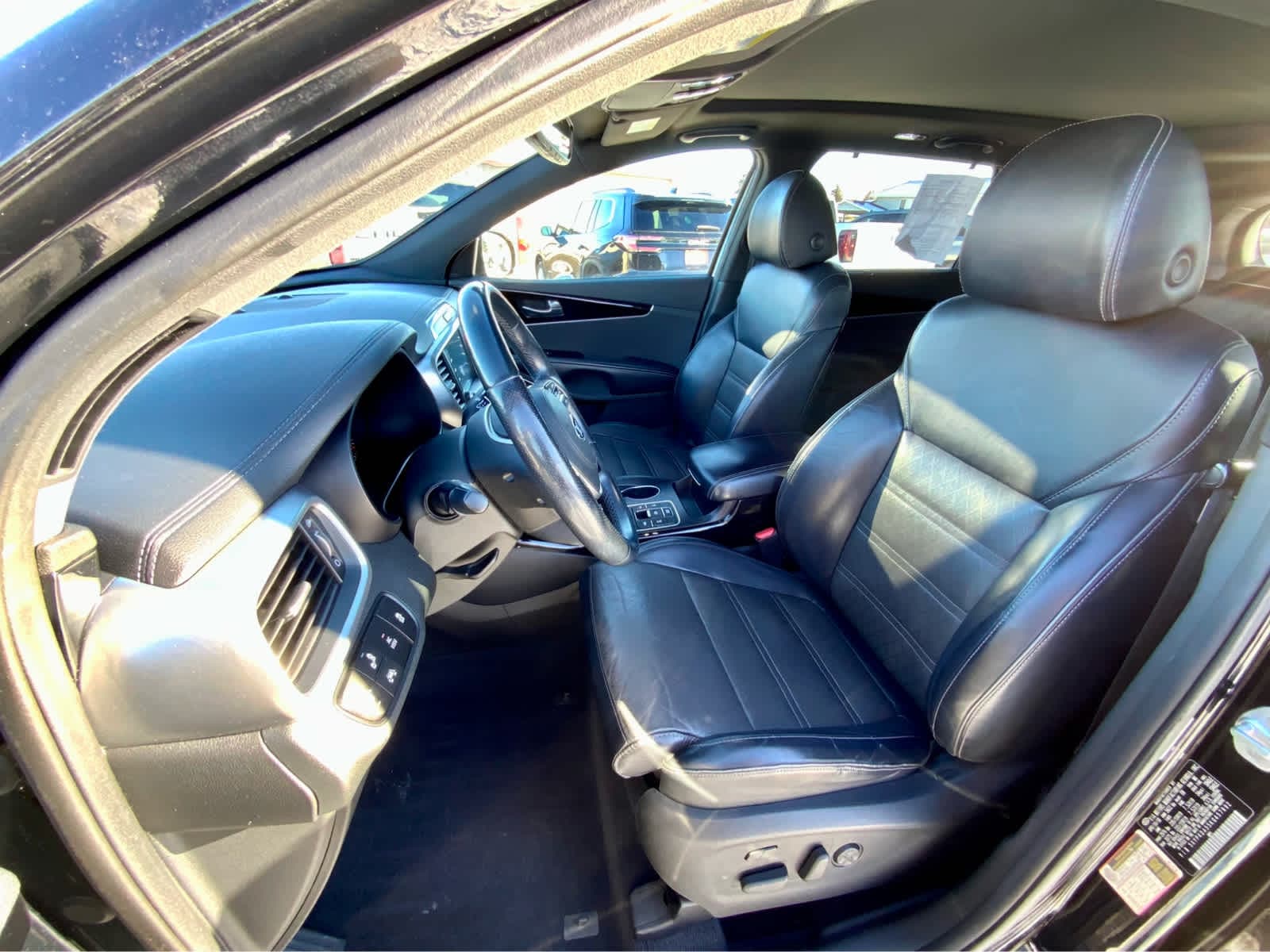 Thumbnail: 2019 Kia Sorento - 23