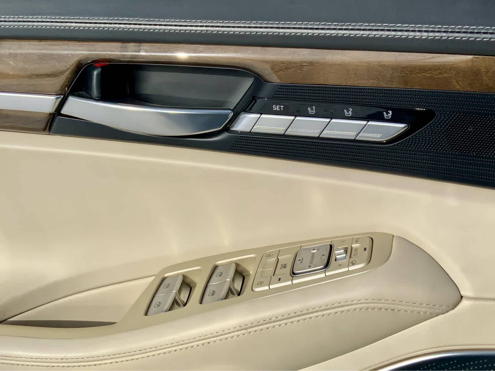 Thumbnail: 2017 Genesis G90 - 50